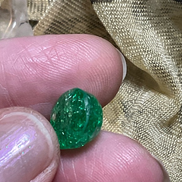 Emerald - Picture 4 of 7